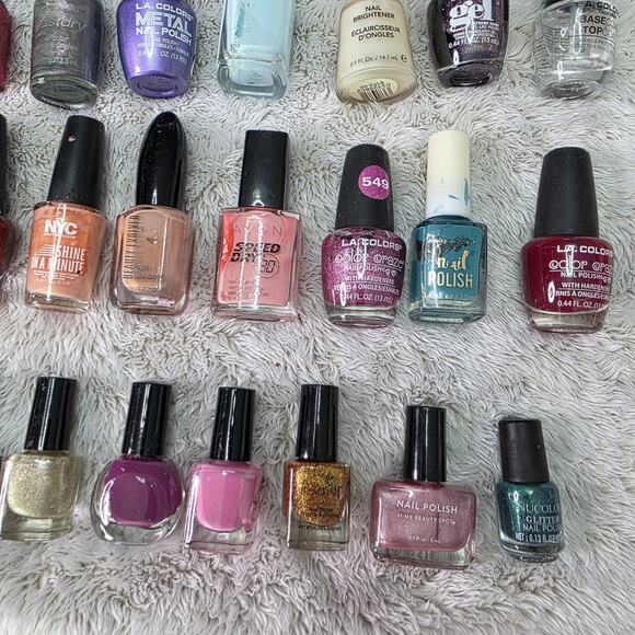 Lot of 40 Assorted Nail Polishes Gel, Glitter, Metallic, Matte Shades - Picture 8 of 16